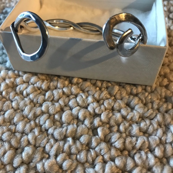 Silver artisan crafted bracelet - Picture 4 of 6